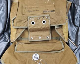 WWII AN-6510-1 PARACHUTE PACK