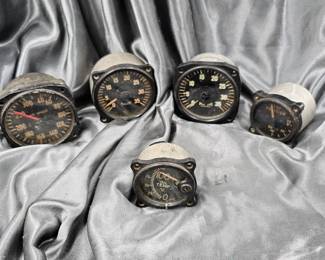 GROUPING OF FIVE MISCELLANEOUS FLIGHT INSTRUMENTS