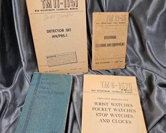 GROUP OF FOUR WWII US TRAINING MANUALS