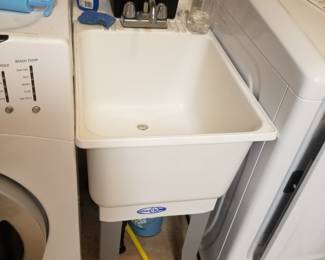 Laundry tub