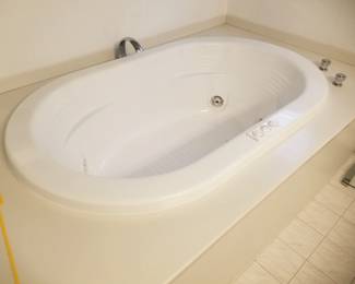 Spa tub