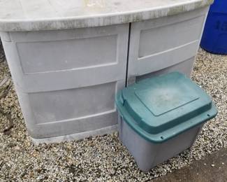 Storage bins
