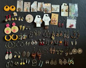 Tons of jewelry 