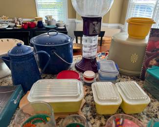 Vintage pyrex  refrigerator dishes and vintage Tupperware cake pan 