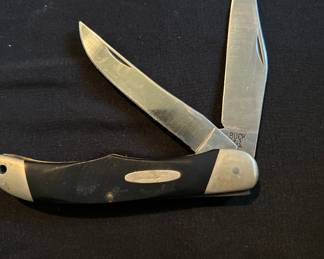 Several pocket knives available 
