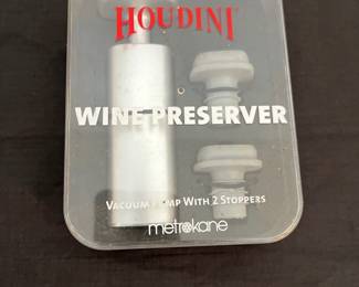 Houdini Wine Preserver Vacuum Pump with 2 stoppers 
