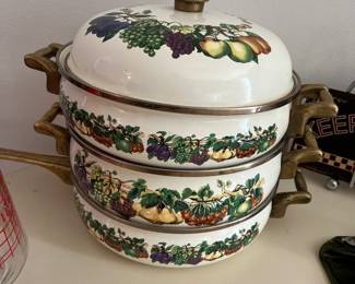 Tabletops Unlimited Kensington Garden Enamelware Dutch Oven Pot with Lid 