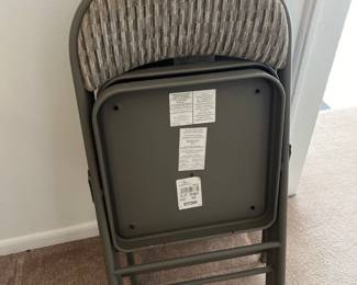 folding chairs 