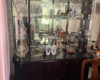 China Cabinet / Hutch 