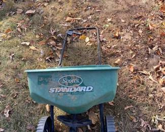 Scotts Standard Broadcast Spreader 