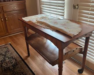 Stickley vintage cherry expanding tea cart