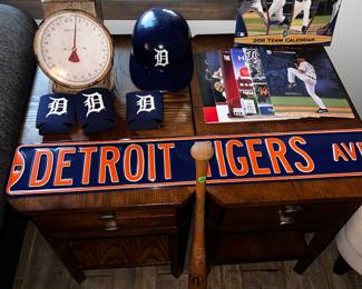 Tigers Memorabilia & End Tables, Scale