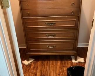 Mid century chest of drawers 