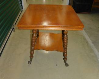Antique Victorian Quarter Sawn Oak Ball & Claw Foot Table.