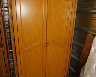 Breakdown Armoire