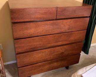 6-drawer tall dresser - American by Martinsville