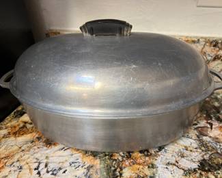 Vtg Household Institute Cast Aluminum Dutch Oven

1 of 2