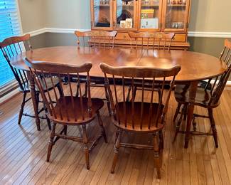 Hitchcock dining table with 6 chairs - vintage - in excellent condition