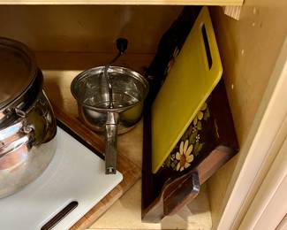 Super cute vintage green and yellow wood floral tray