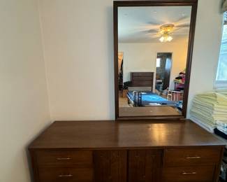 Mid century modern Broyhill - Saga - dresser with mirror