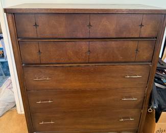 Mid-century modern Broyhill  - Saga - chest