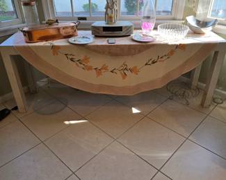 Bose wave radio, accent table and kitchen items