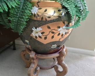 Beautiful oriental decorative pot & stand
