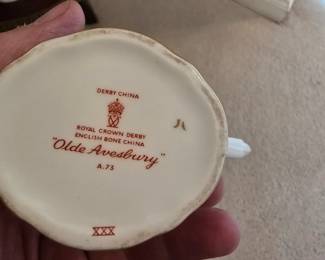 Olde Avesbury Royal Crown Derby China Collection