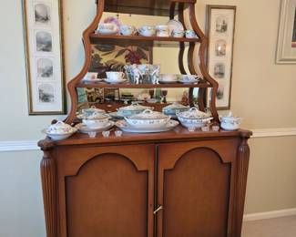 Complete sets and individual pieces