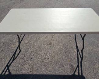 6 Portable Table