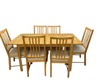 Universal Furniture Oak Extendable Table 