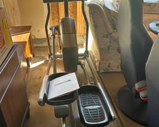 Eliptical machine (Low mileage)