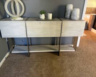 Z Gallery entry table