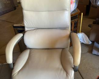 Lazy boy leather desk chair, less than 6 mos old