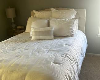 queen size bedding with companion pillows