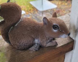 Artline Squirrel Garden Decor