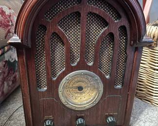 1940 Thomas Collectors Edition Wooden Radio - Model No. 1128