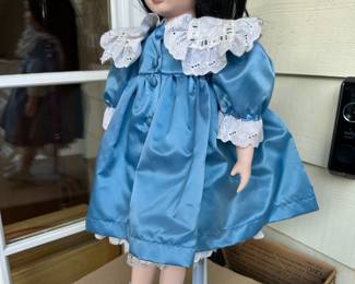 1992 Effanbee Gallery Collection One World Series Lauren Ann 21" Porcelain Doll