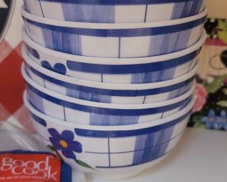 Set of 6 Melamine Bowls with Blue & White Floral Pattern