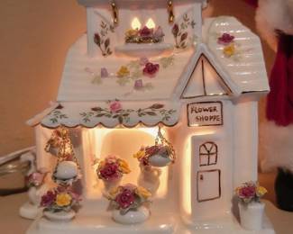 Royal Albert Old Country Roses Light Up Flower Shoppe