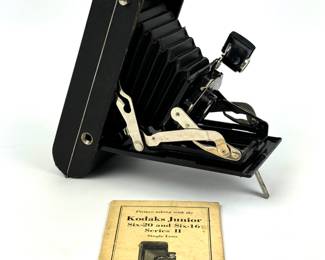 #58 • Kodaks Junior Six-16 Series II Camera w/ Manual
LUX.BID