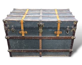 #5 • Flat-Top Rolling Steam Trunk with Compartments
LUX.BID