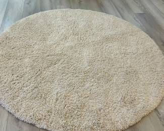 6’ 7” round rug