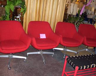 SET OF 4 RED UPHOLSTERED SWIVEL CHAIRS