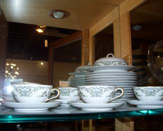 SET OF HUTSCHENREUTHER DINNER CHNA