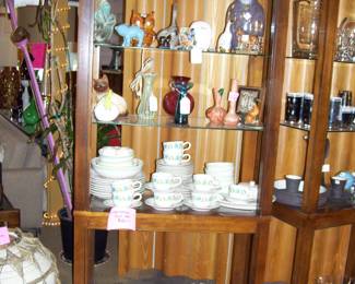 WOOD/GLASS DISPLAY - DECOR