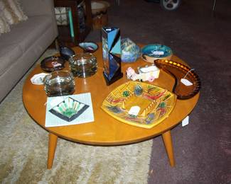 ROUND TABLE  DECORATIVE ASHTRAYS - DECOR