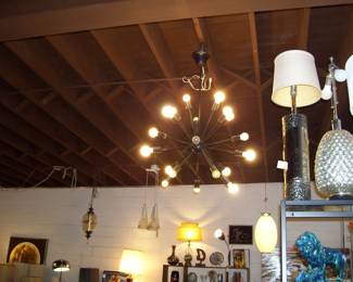 VARIETY OF HANGING LIGHT FIXTURES