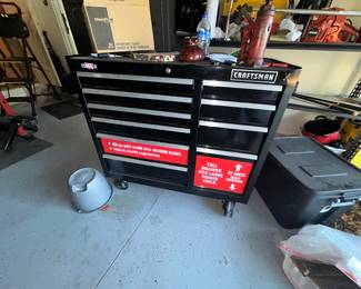Roll around tool box 