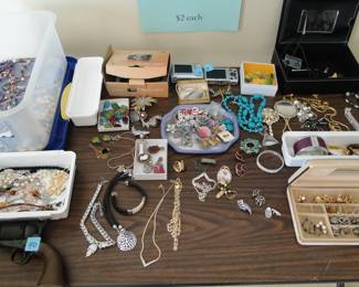 Lots of great items on the jewelry table too